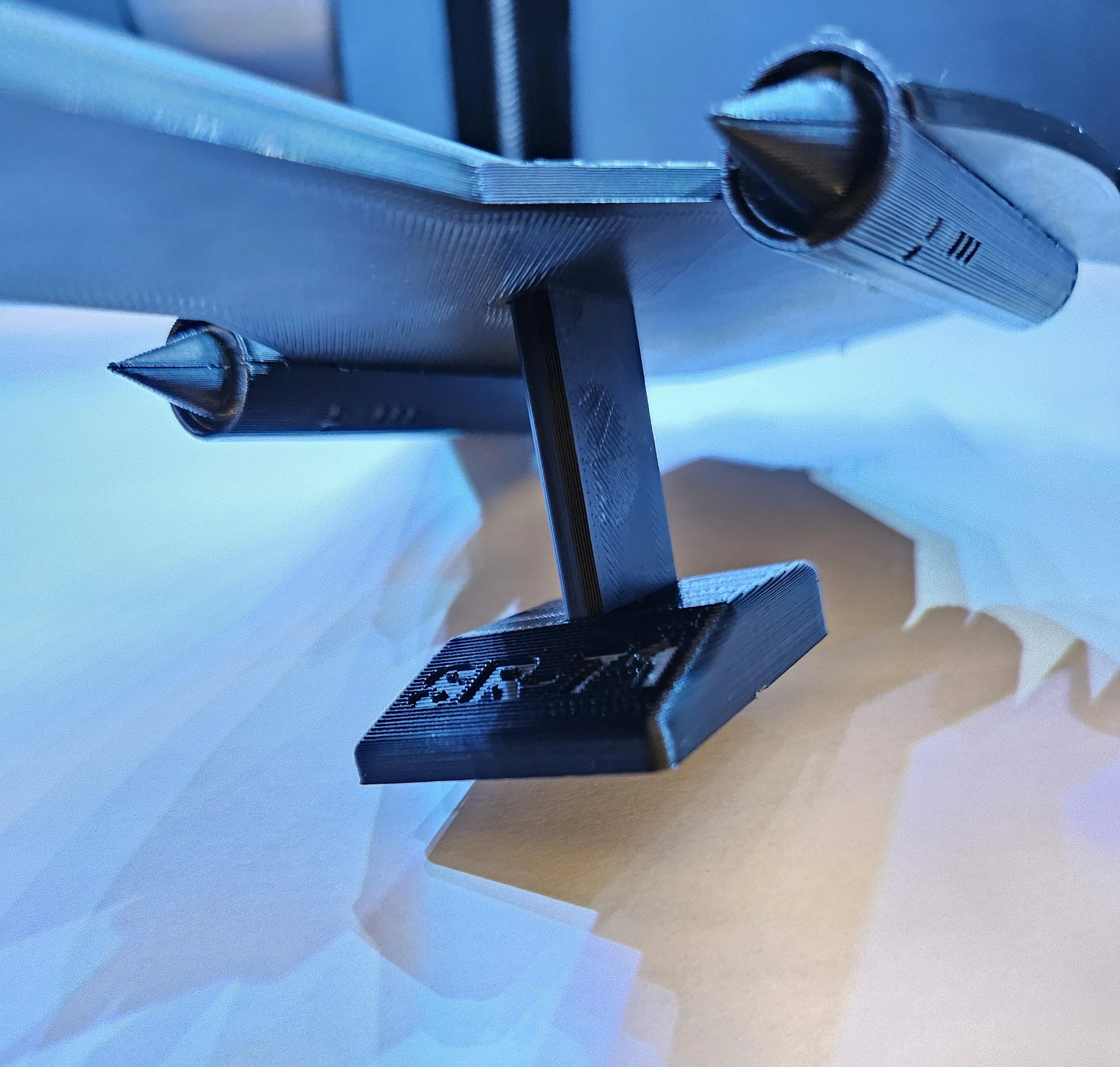 SR-71 Blackbird 3D Printed Model Kit SR-71 Blackbird 3D Printed Model Kit – Spy Plane Aircraft Display – Military Aviation DIY Build – Stealth Jet Desk Decor