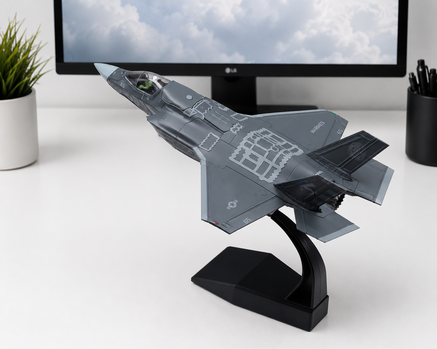 F-35B Lightning II Die-Cast Aircraft Model – 1/72 Scale Stealth Fighter Jet