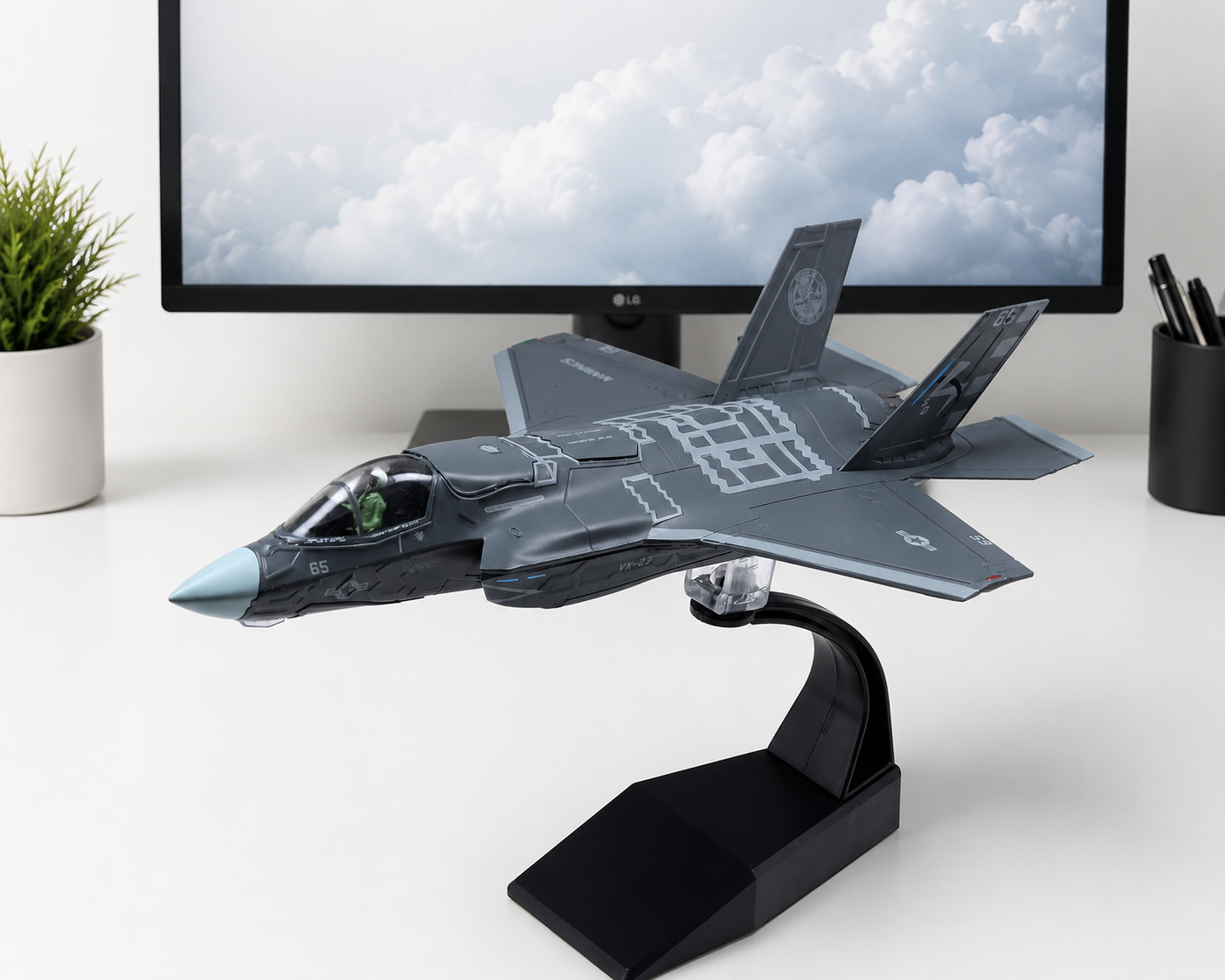 F-35B Lightning II Die-Cast Aircraft Model – 1/72 Scale Stealth Fighter Jet