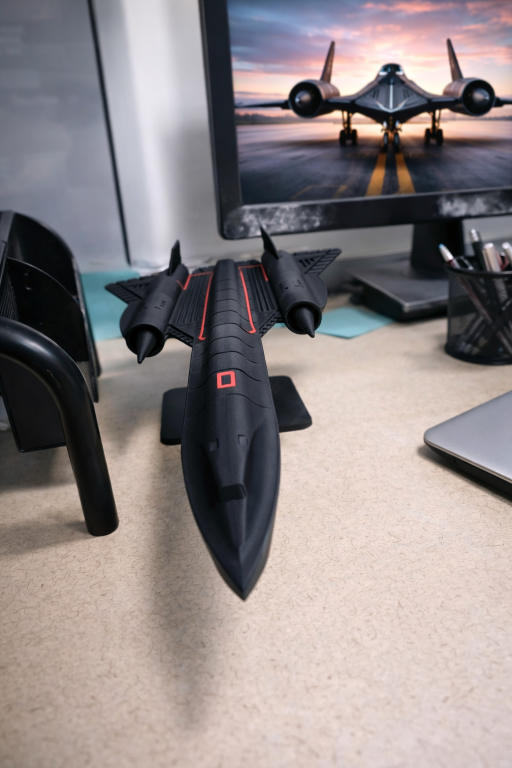 SR-71 Blackbird 3D Printed Display Model – Strategic Reconnaissance Aircraft Desk Decor